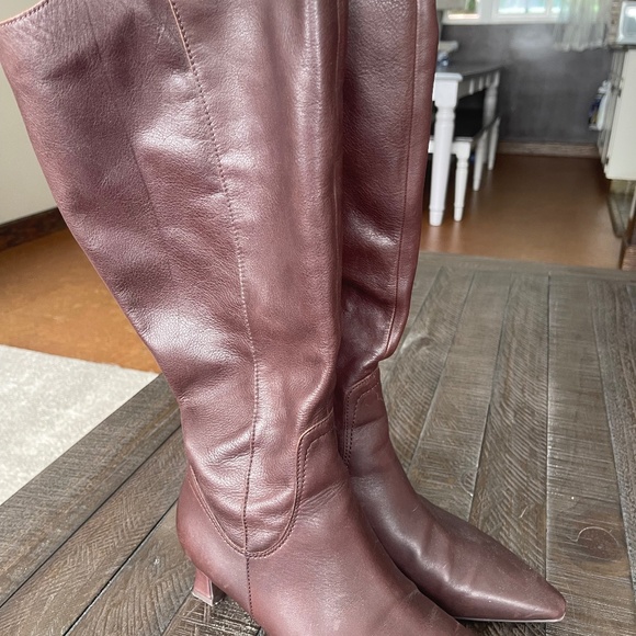 Naturalizer Dark Brown wide calf boots. Beautiful! - Picture 1 of 3